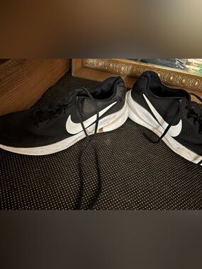 Nike Women’s Black and White Running Shoes